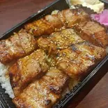 炭火焼豚重（炭火焼き鳥 蝶々結び）