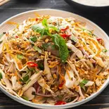 鶏肉・バナナの花・ミック野菜和え GỎI GÀ HOA CHUỐI（ベトナム料理チェーサイン2号レストラン）