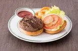 プライムビーフ100% クラシックバーガー（ウルフギャング・ステーキハウス 福岡店）