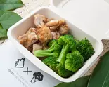 皮なし鶏モモ肉ステーキ(200g)＆新鮮国産ブロッコリー（東京チキンファクトリー 神田淡路町店）