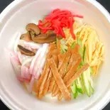 冷やしきつねそば/うどん(歌舞伎町の台所 かど平 × ホルモン焼 幸永)