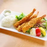 名物ぷりぷりジャンボエビフライ(3本)（エビフライが自慢の洋食屋 レストランクーポール 砧店）