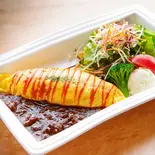 絶品ハヤシソースで味わうオムライス（エビフライが自慢の洋食屋 レストランクーポール 砧店）