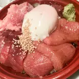 当店名物マグロ尽くし丼(オープン記念価格)（東京夜市）