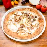ジューシーヘルシー！キノコとポルケッタのピッツァ Assorted Mushrooms and Uncured Ham（LOVE TABLE Agarato farm to table）