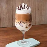 コーヒーゼリー x カフェラテ（ピザ＆ワッフル バスターズ (PIZZA＆WAFFLE BUSTERS)）