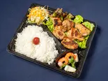鶏ももの鉄板焼き弁当（鉄板焼き居酒屋こてこ亭）