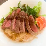 ステーキ重(ステーキボウル)（焼肉ビストロギューマ）