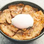 温玉厚切り豚バラ丼（豚めし家 なんばパークス前店）