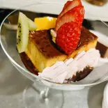 【甘味】祭・昔ながらのプリン プリンアラモード仕立て 極上の火入れを施した作品(RESTAURANT MAMA.)