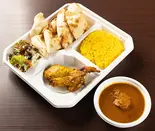 カレーCセット(キーマカレー/チキンカレー/バターチキンカレー/野菜カレー/ダル(豆)カレーから1つ&ライス&ナンもしくはチャパティー&チキンティッカ&サラダ)(インディアン ラソイ)