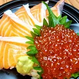 サーモンイクラ丼（寿司スタンドとらず。西本町店）
