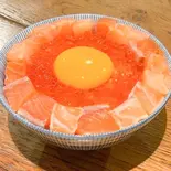 サーモンいくら丼（海と土 灯）