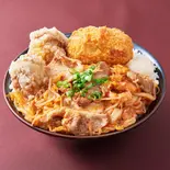旨辛豚キムチ丼 400 (唐揚2+コロッケ1)（ガチでうまい「ガチ丼屋」 大橋店）