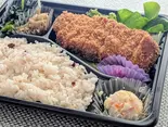 ロースとんかつ(デラックス弁当)(キッチンパッパーレ)
