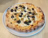 ピッツァアンチョビ＆オリーブ(1.5人前)（さんかくカフェ）