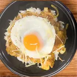 生姜焼き丼目玉焼きのせ【GINGER PORK RICE BOWL EGG TOPPING】(チキンオーバーライス&丼日吉店 【DS OVER RICE & BOWL】)