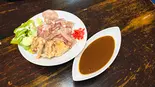 ローストビーフとからあげのWカレー（キッチン中卓）