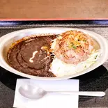 県産和牛とアグーのハンバーグカレー（オシゲサカバ）
