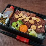 和牛ももステーキ重（鉄板ダイニングもぐら）