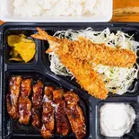 【当店弁当人気No.3】とんテキ200海老フライ弁当 Pork Steak ＆ Fried Shrimp Bento Box（豚屋食堂福大前店）