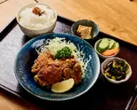 ジューシー唐揚げと具だくさんの豚汁弁当（パーラー躙口）