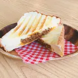 ドライカレーのホットサンド（Outdoor Cafe テント）
