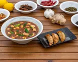 【創業20余年伝統の味】広東麻婆豆腐(単品)＆揚げ餃子3個（究極の麻婆豆腐専門店 南京町 花梨麻婆飯店）
