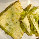ガーリックチーズナン Garlic Cheese Nan（SAZI Nepali＆Indian Restaurant）