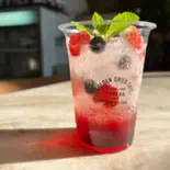 トリプルベリーソーダ（ショートケーキ専門店ゴールデンチャイルドカフェ）