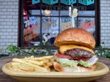 チーズバーガー【CHEESE BURGER】（創業21年プレミアムバーガーの店 UNCHAIN DINER）