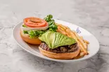 アボカドバーガー150g(コールスロー、フレンチフライ付き) ※テイクアウトはフレンチフライのみ付ます※（ザ・パントリー 丸の内店）