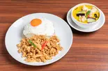ガパオライス+ミニグリーンカレー【menu限定】（ティーヌンキッチン）