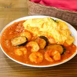 ナス海老カレーオムライス(オムライス専門店リトルヤミー)