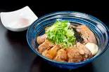 とろとろ豚軟骨と炙りチャーシューのネギ温玉あいもり丼（東京油そば池永）