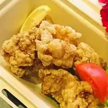 大人の鶏の唐揚げ (5個入り)（ひよこのふわとろオムライス (Dining Bar Milk Tea)）