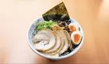【黒・全部のせ】 博多豚骨らーめんHakata Tonkotsu Ramen (Black Garlic Deluxe) –（博多ラーメン 一心堂）