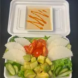 グリーンアボカドサラダ GREEN AVOCADO SALAD（ロイヤルキッチン アジアンダイニング＆バー）