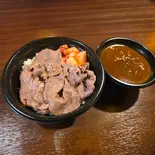 焼肉屋の定番！自家製スパイス香る牛タンの男飯カレー（焼肉 ゆめや）