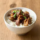牛すじ煮込み丼 Stewed Beef Tendon Rice Bowl(トロじゅわ煮込食堂 豚角丸 南堀江)