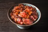 萬牛_上カルビ丼 肉2倍/ つぼ漬け、自家製辛子にんにく付（炭火たれ焼肉丼 萬牛カルビ 元住吉店）