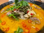 【酸湯肥牛】牛バラのゴールドスープ（薬膳しゃぶしゃぶ 小尾羊 銀座店）