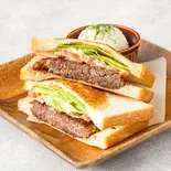 牛粗挽きハンバーグサンド（自家焙煎珈琲みじんこ）