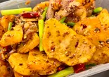 【乾鍋土豆片】ジャガイモの旨辛炒め（薬膳しゃぶしゃぶ 小尾羊 銀座店）