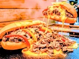 フィリー・デラックス (The Deluxe)（The Philly Cheese Beast(フィリー・チーズ・ビースト)）