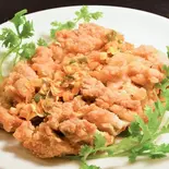 サクサク揚げ鶏肉のネギタレかけ（中国東北家郷料理 永利 池袋本店）