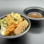 天盛り肉つけ讃岐うどん（肉つけうどんと丼ぶりの店 八雲）