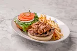 チリバーガー150g(コールスロー、フレンチフライ付き) ※テイクアウトはフレンチフライのみ付ます※（ザ・パントリー 丸の内店）