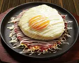 一歩スペシャル(豚・いか・えび・チーズ・とろろ・目玉焼き)（一歩 新宿西口ハルク店）