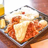 ジューシーBIGヤンニョムチーズチキン弁当(唐揚げ3コ)（【大盛り無料！！】ジューシー唐揚げ弁当 玉ちゃん食堂）